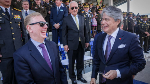 Michael Flitzpatrick, embajador de EE. UU. y el presidente Guillermo Lasso, en el lanzamiento del Plan de Recompensas. Quito, 17 de octubre de 2023