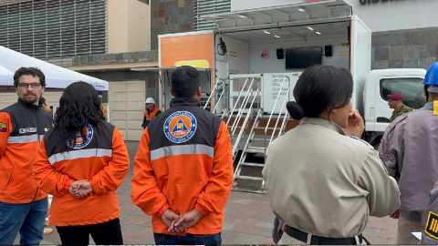 Voluntarios en una casa abierta en Azuay, el 18 de octubre de 2023.