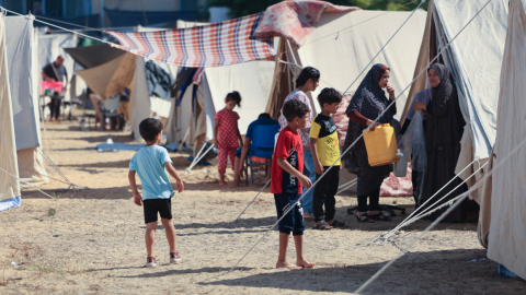 Imagen referencial de niños palestinos refugiados tras la guerra entre Israel y Hamás, el 19 de octubre de 2023.