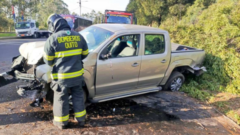 En la av. Simón Bolívar chocaron una camioneta y un vehículo liviano. 