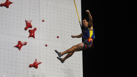 El escalador ecuatoriano Carlos Granja luego de ganar la medalla de bronce, el 22 de octubre de 2023.