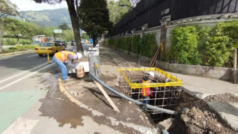 Arreglos en las 
 avenidas Amazonas y Patria, en el centro norte de Quito.