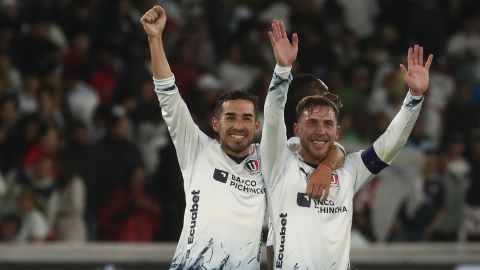 Los jugadores de Liga de Quito festejan un gol ante Defensa y Justicia por la semifinal de ida de la Copa Sudamericana, el 27 de septiembre de 2023.