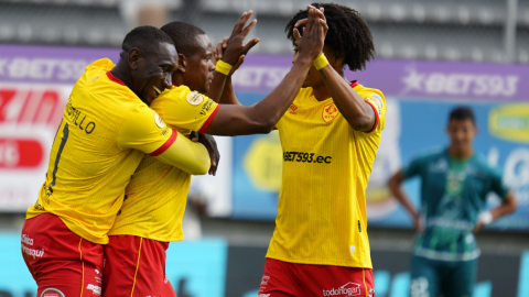 Jugadores de Aucas celebran un gol ante Mushuc Runa, la tarde del 29 de octubre de 2023.