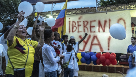 Decenas de personas marchan para pedir la liberación del padre del futbolista Luis Díaz, el 31 de octubre de 2023. 