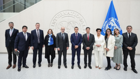 Daniel Noboa y su equipo de trabajo mantuvieron una reunión con representantes del Fondo Monetario Internacional (FMI), en la sede del organismo en Washington D.C.  