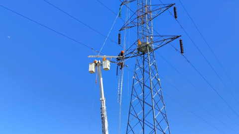 Mantenimiento a redes eléctricas en Quito el 5 de noviembre de 2023.