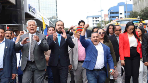 Varios alcaldes acudieron al Ministerio de Finanzas, en Quito, para reclamar por recursos. 6 de noviembre de 2023.