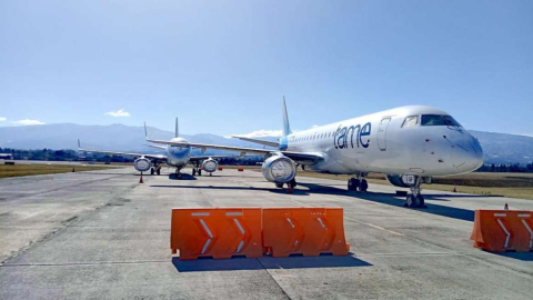 Los dos aviones que Tame no ha podido vender. Noviembre de 2023.