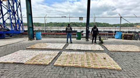 Bloques de cocaína incautados en un puerto marítimo de Ecuador, el 30 de septiembre de 2023.