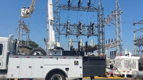 Trabajos en la infraestructura del suministro eléctrico de Durán, Guayas, el 1 de septiembre de 2023.