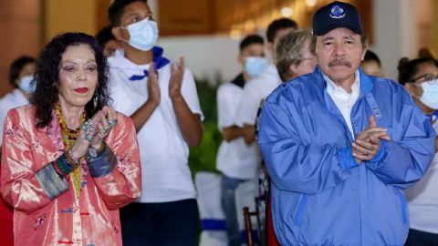 El presidente de Nicaragua, Daniel Ortega, y su esposa, la vicepresidenta Rosario Murillo, en un acto en noviembre de 2021.