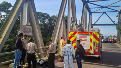 Dos cuerpos aparecieron colgados en el puente de Payamino, Orellana. 8 de noviembre de 2023