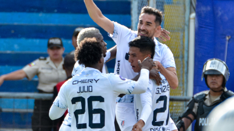 Lisandro Alzugaray festeja su gol en el partido de Liga de Quito ante Libertad, el 12 de noviembre de 2023.