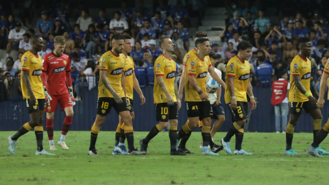 Los jugadores de Barcelona, decepcionados, luego del Clásico del Astillero ante Emelec, el 12 de noviembre de 2023.