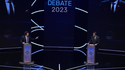 Javier Milei y Sergio Massa, durante el debate previo a las elecciones presidenciales de Argentina.