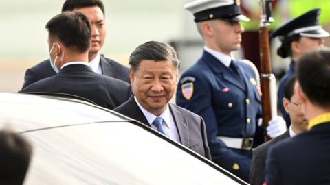 El presidente chino Xi Jinping llega a San Francisco, Estados Unidos, el 14 de noviembre de 2023, en donde se reunirá con Joe Biden.