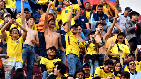 Hinchas de Ecuador, durante el partido ante Chile por Eliminatorias, el 21 de noviembre de 2023.