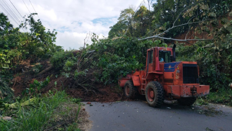 Derrumbe en vía Calacalí-Puerto Quito el 22 de noviembre de 2023