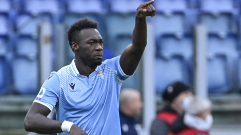 Felipe Caicedo festeja un gol con la Lazio de Italia, en enero de 2021.