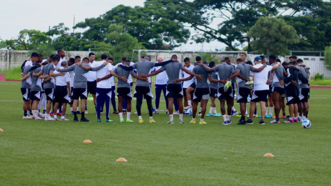 Los jugadores de Emelec, reunidos antes de un entrenamiento. 