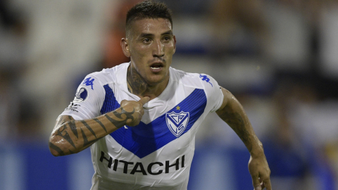 Ricardo Centurión, durante un partido con Vélez Sarsfield, en Buenos Aires, el 4 de febrero de 2020.