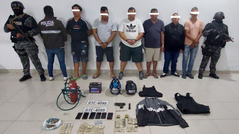 Seis hombres fueron detenidos por robar cajeros automáticos en Guayaquil.