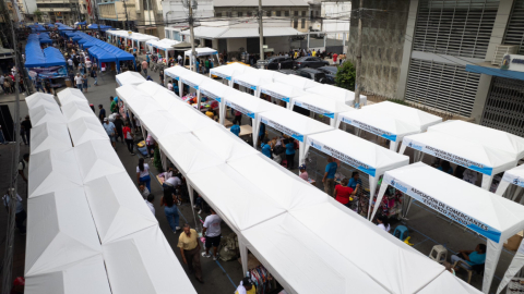 850 comerciantes se ubicaron en los corredores navideños, impulsados por el Municipio de Guayaquil.