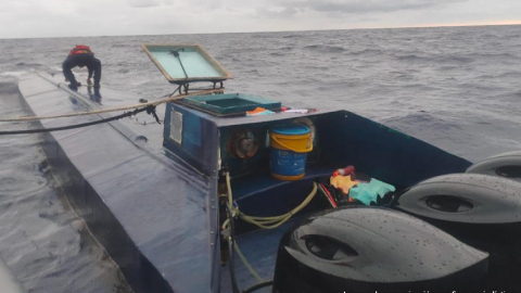 Dos ecuatorianos fueron detenidos dentro de un narcosubmarino en aguas colombianas.