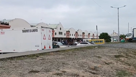 Vista lateral de las bodegas del puerto de Esmeraldas, donde ocurrió una nueva balacera, el 4 de diciembre de 2023.