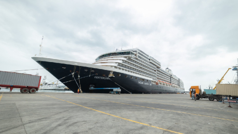 Crucero en un puerto ecuatoriano