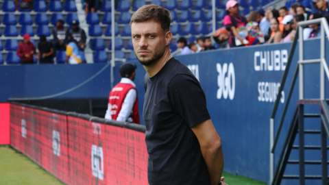 Martín Anselmi, durante el partido ante Gualaceo por la LigaPro, domingo 8 de octubre de 2023.