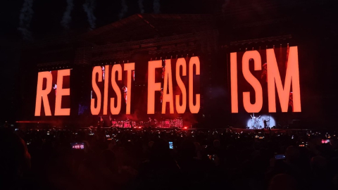 Mensaje de resistencia al fascismo en el concierto de Roger Waters en Quito.