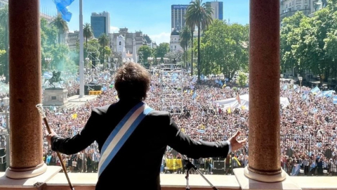 Javier Milei en su primer discurso desde la Casa Rosada, luego de ser investido como Presidente de Argentina, el 10 de diciembre de 2023.