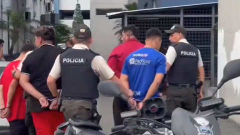 Cuatro sujetos fueron detenidos tras una persecución en Guayaquil.