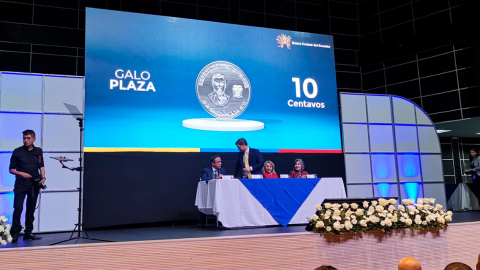 Moneda de USD 0,10 con el rostro de Galo Plaza. Quito, 18 de diciembre de 2022