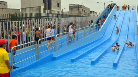 Parque acuático de la Cooperativa Juan Montalvo, en el norte de Guayaquil.