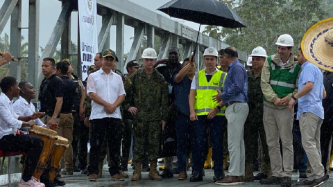 El presidente Daniel Noboa en la entrega del puente sobre el río Blanco, el 27 de diciembre de 2023.