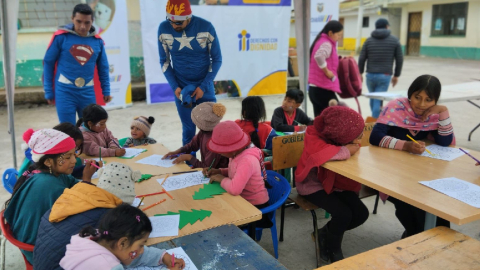 Un grupo de niños en un plantel de Guaranda, en la provincia de Bolívar.