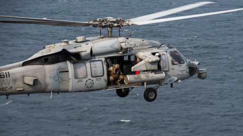 Imagen referencial de un helicóptero de la Naval de Estados Unidos en el mar Rojo.