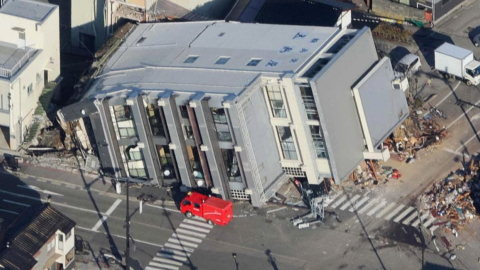 Un edificio afectado por el terremoto que sacudió a Japón el 1 de enero de 2024.