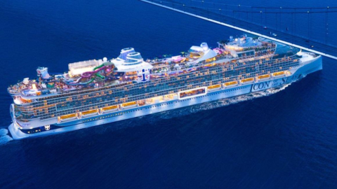 El crucero 'Icon of the Seas', de Royal Caribbean, tiene múltiples parques acuáticos y más de 20 cubiertas. 