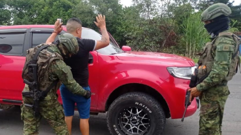 Militares durante un operativo en provincia de Los Ríos.