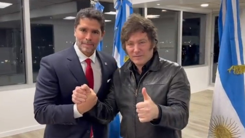 El mexicano Eduardo Verástegui y el argentino Javier Milei.