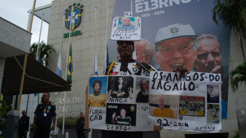 Homenaje a Mário Zagallo afuera de la Confederación Brasileña de Fútbol, 7 de enero de 2024.