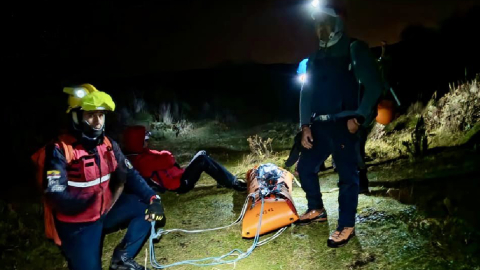 Personal de bomberos de Ambato y Quito participaron en las acciones de rescate en el Carihuairazo.