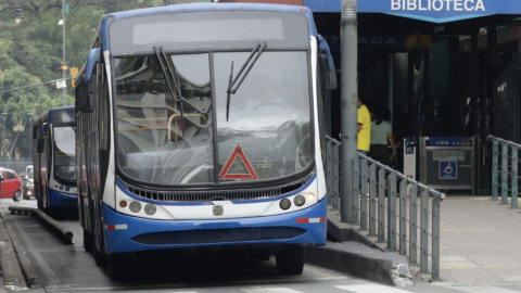 Un bus de la Metrovía en Guayaquil.