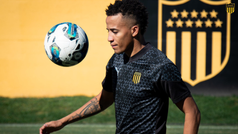 Byron Castillo entrenando con Peñarol, 8 de enero de 2024.