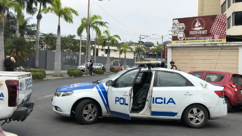 Un patrullero policial durante un operativo en Guayaquil el 10 de enero del 2024.