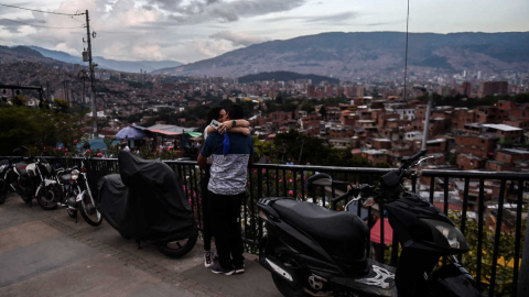 Una pareja en Medellín en 2020.